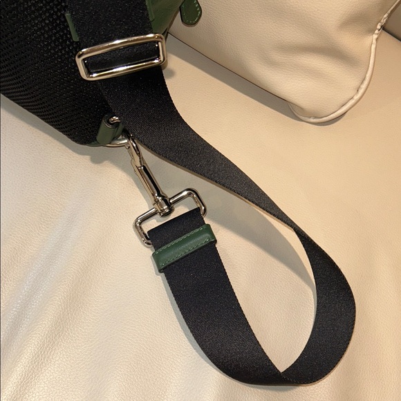 Coach NWOT Charles Varsity Stripe Men's Slingpack - Picture 8 of 17